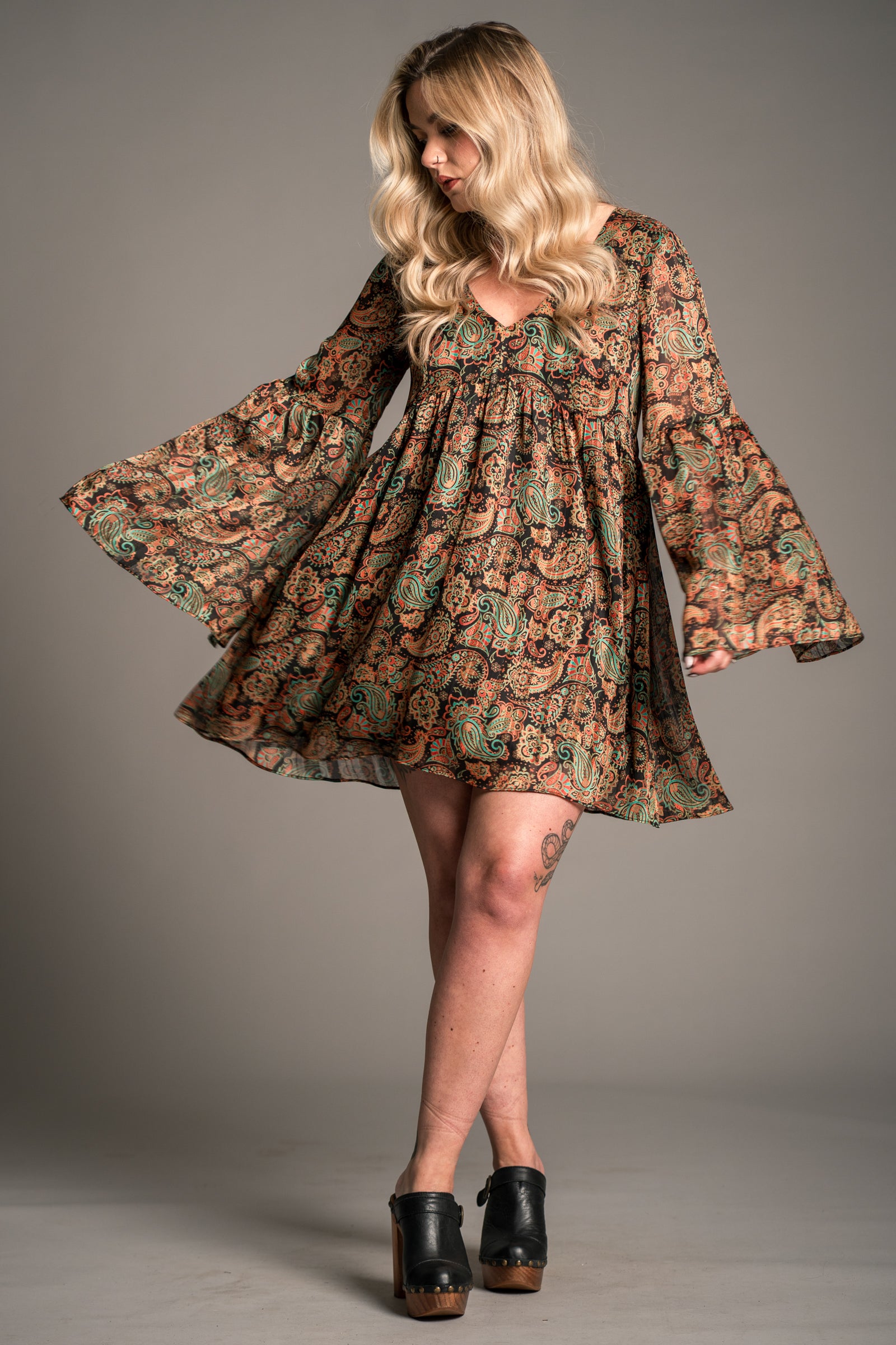 Little Lies Ringo paisley smock dress with relaxed fit, flowing silhouette and long flared sleeves in black and green paisley print