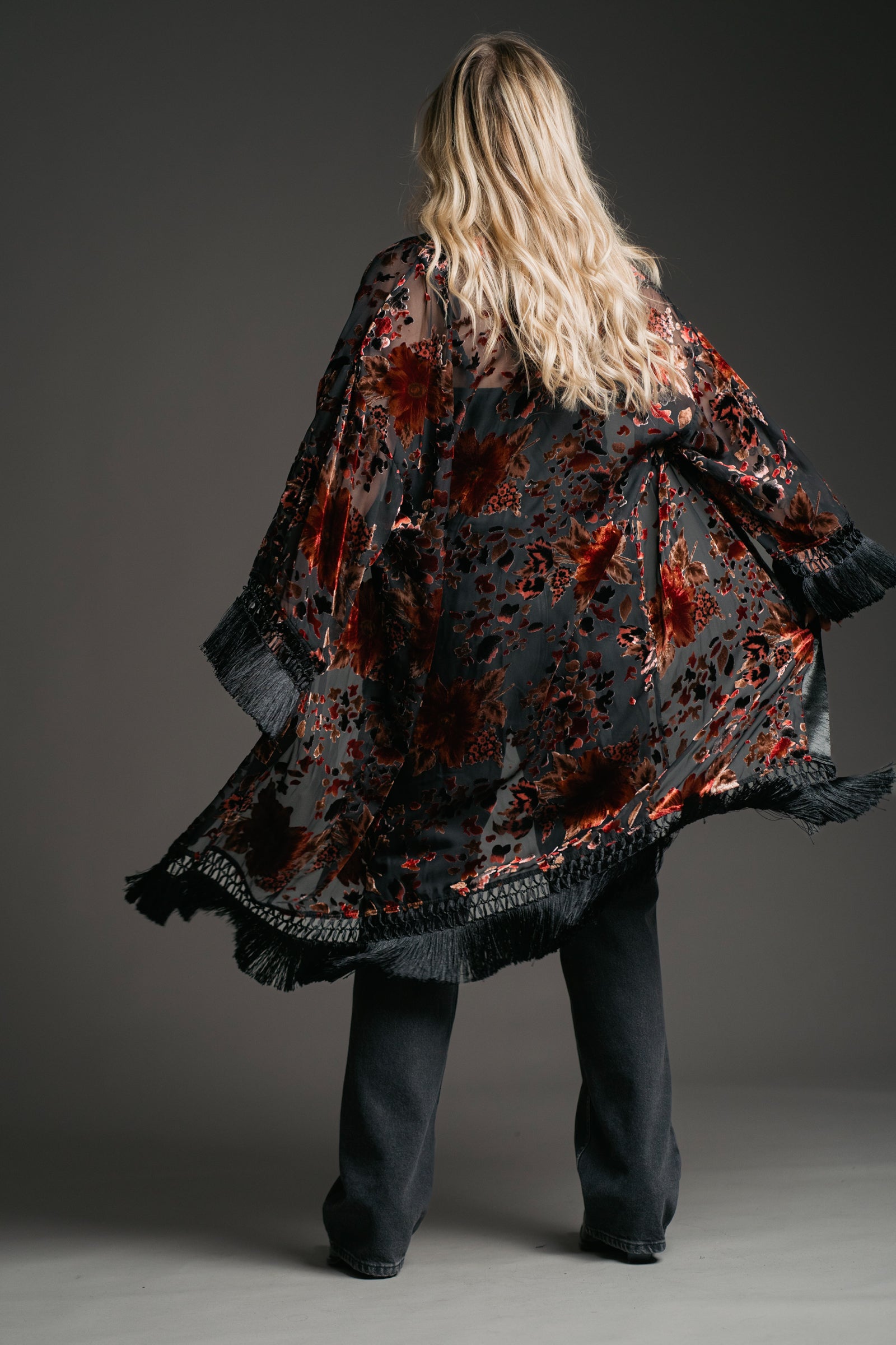 Rooms on Fire Floral Kimono