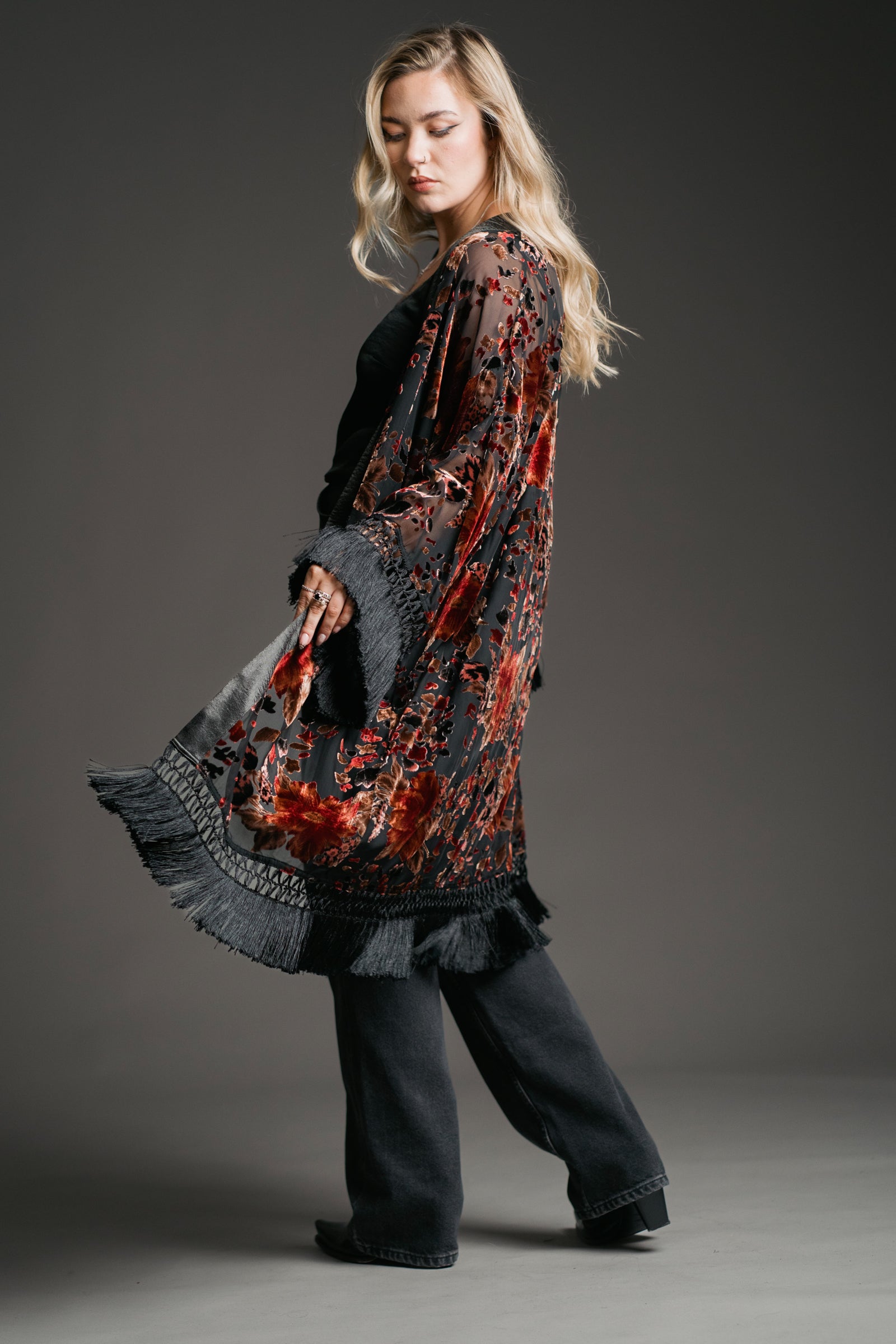 Rooms on Fire Floral Kimono