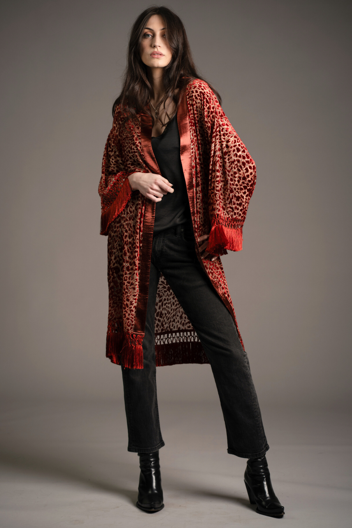 Andie models Little Lies Heartbreaker rust devore kimono with leopard pattern and fringe detail – styled over black cami and jeans