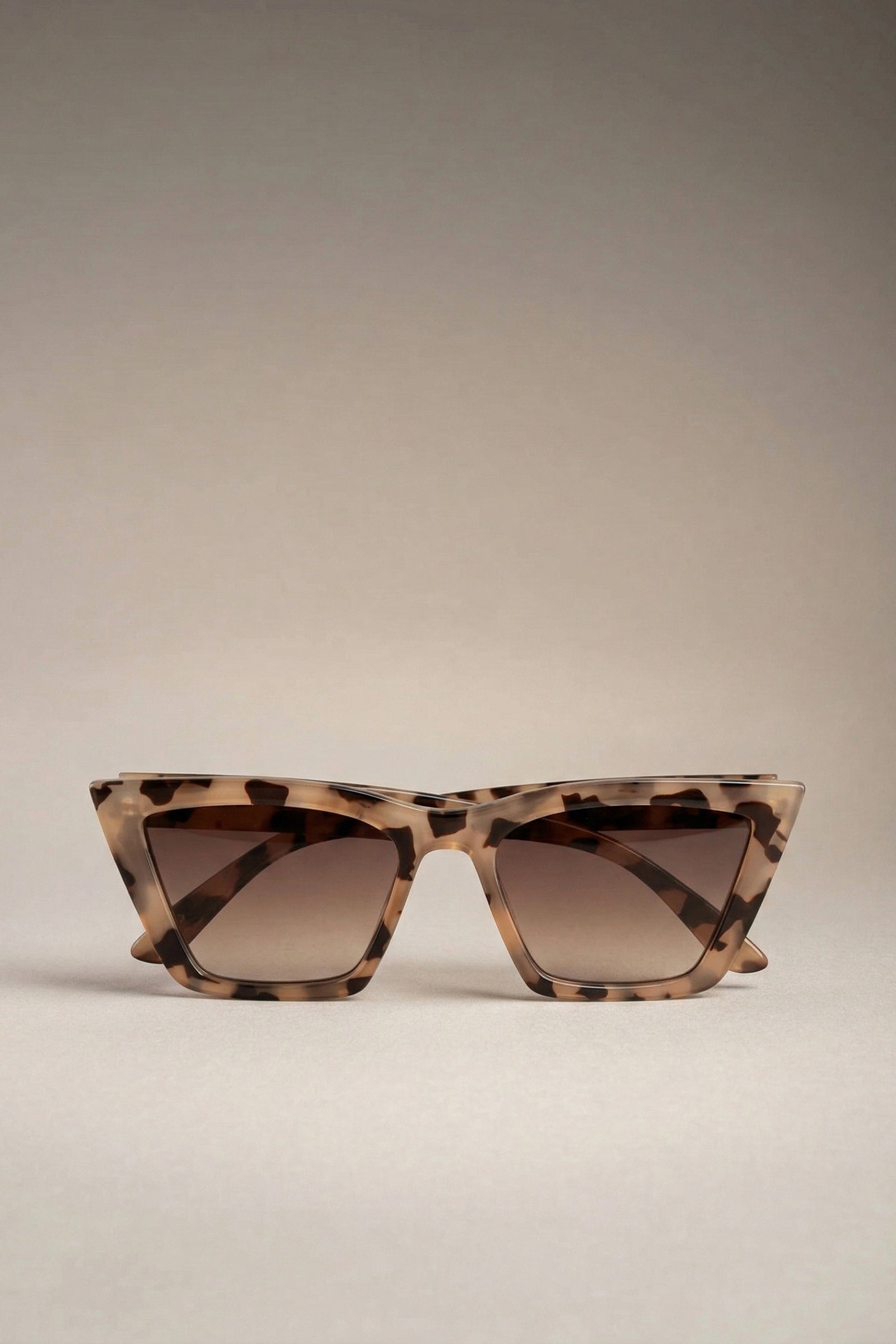 Cat eye tortoiseshell retro sunglasses