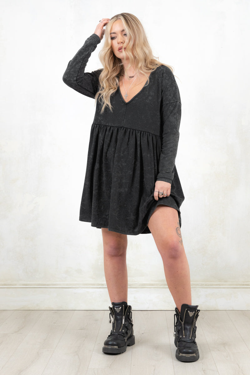 Model wearing Shoot to Thrill Acid Wash Dress, charcoal acid wash jersey smock fit dress with no button or zip closure