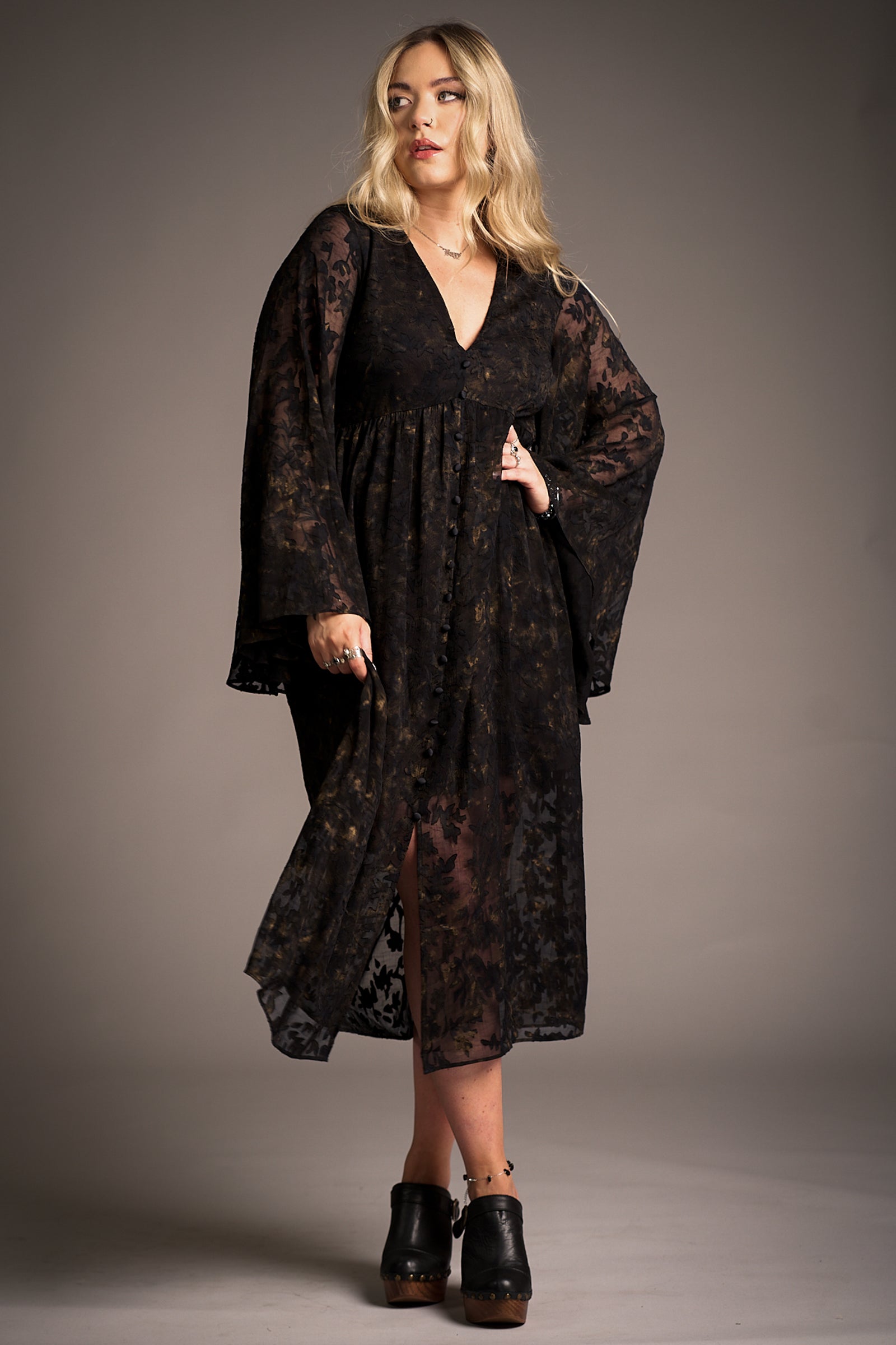 Bella Donna Midi Dress