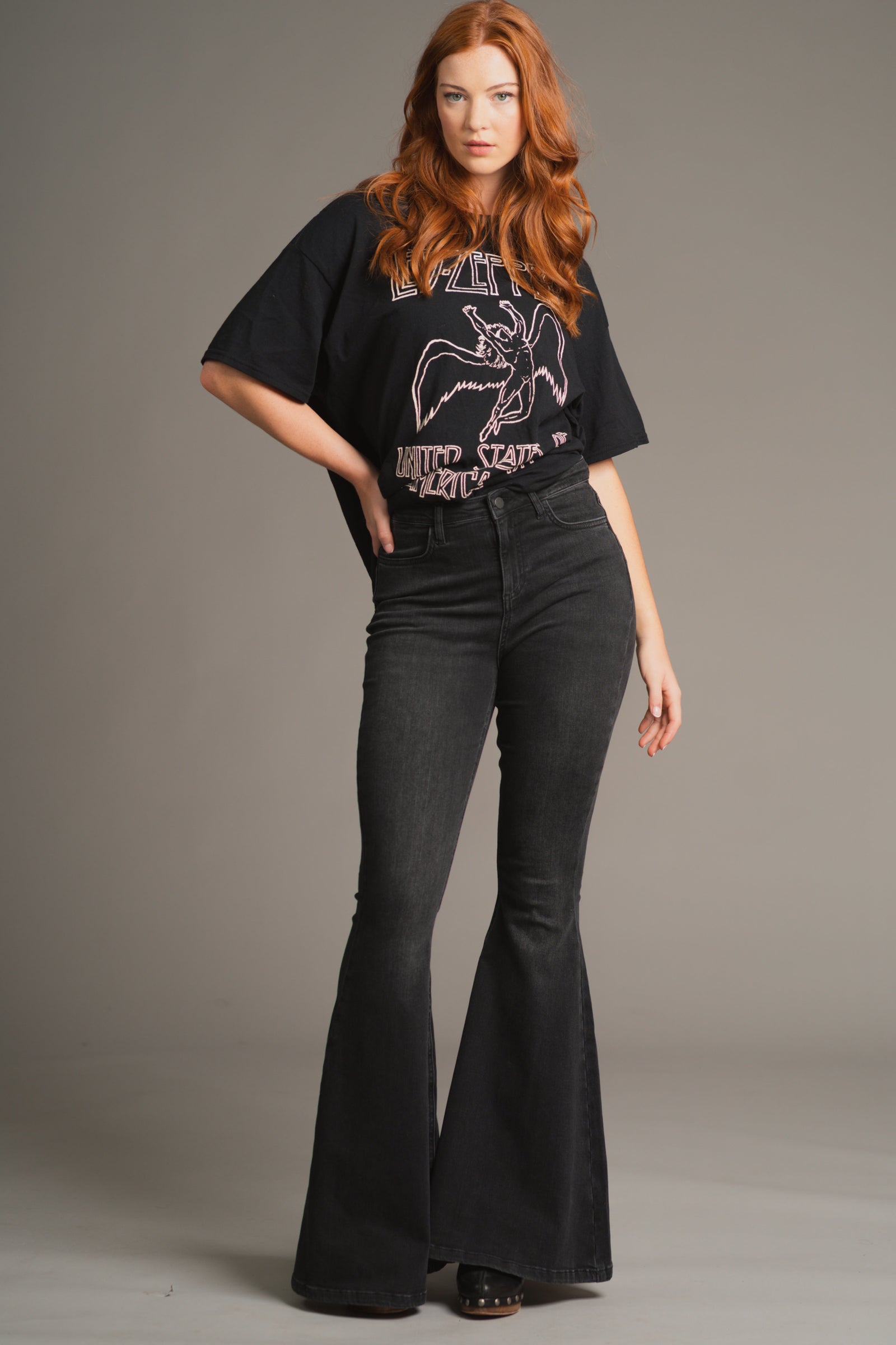 Anna styles the Little Lies Hendrix Denim Flares – high-rise, dark wash flared jeans with a sleek silhouette, paired effortlessly with a bold graphic tee for a modern boho edge
