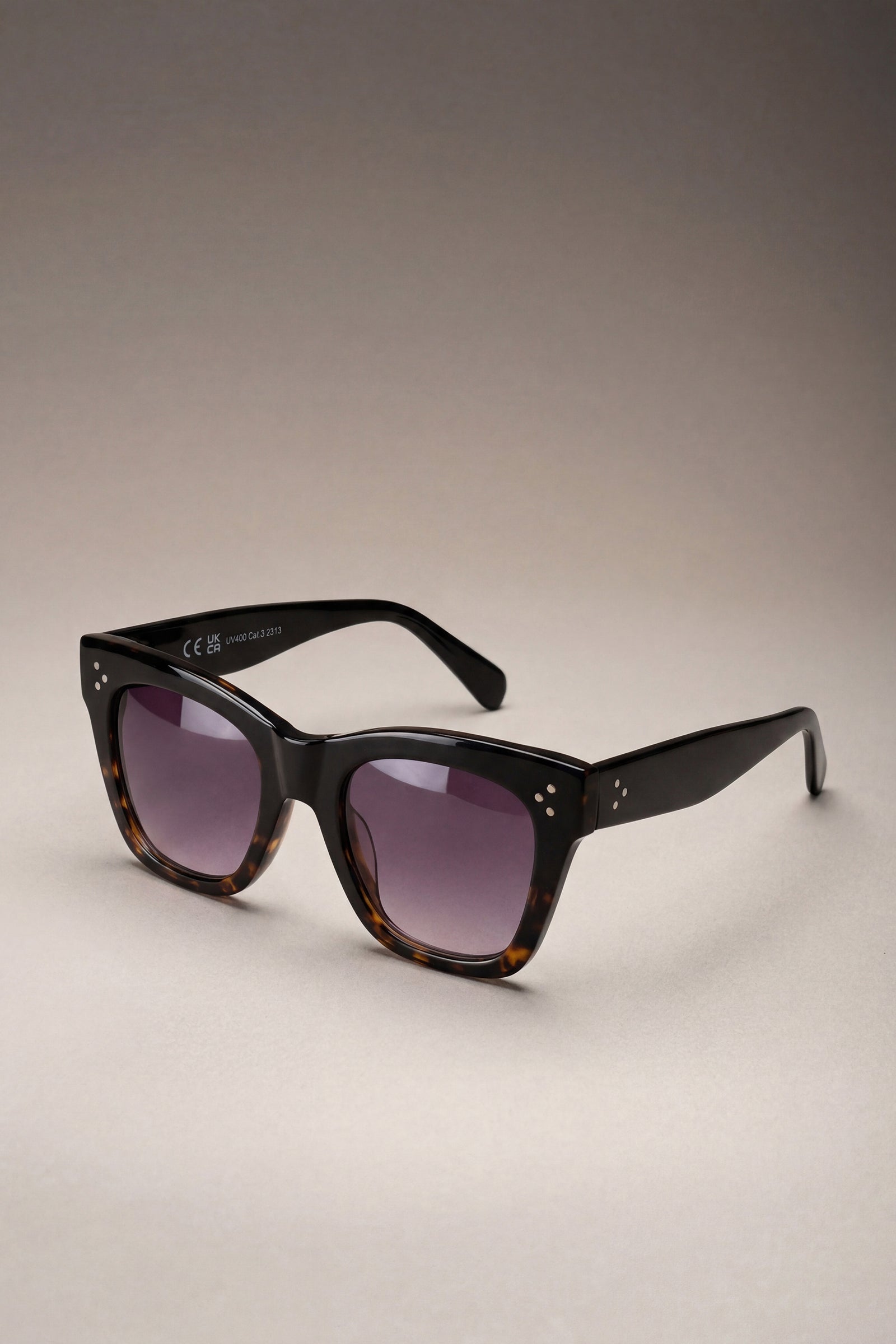 Ombre wayfarer sunglasses with vintage boho style