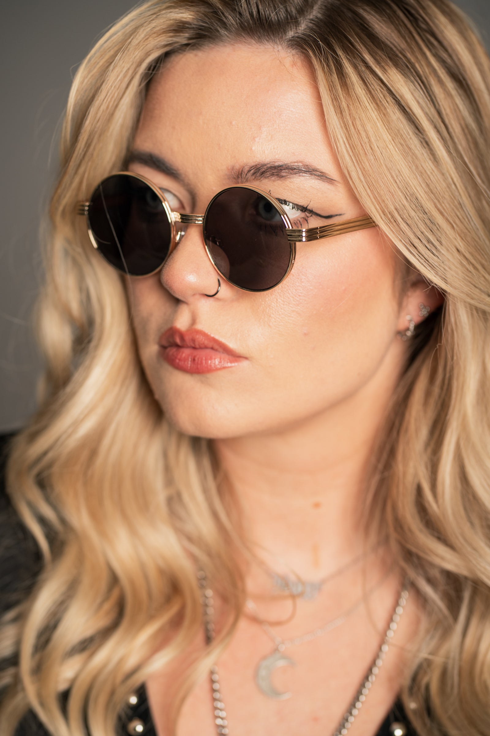 Little Lies round metal sunglasses in vintage Lennon style with slim gold frame and dark lenses