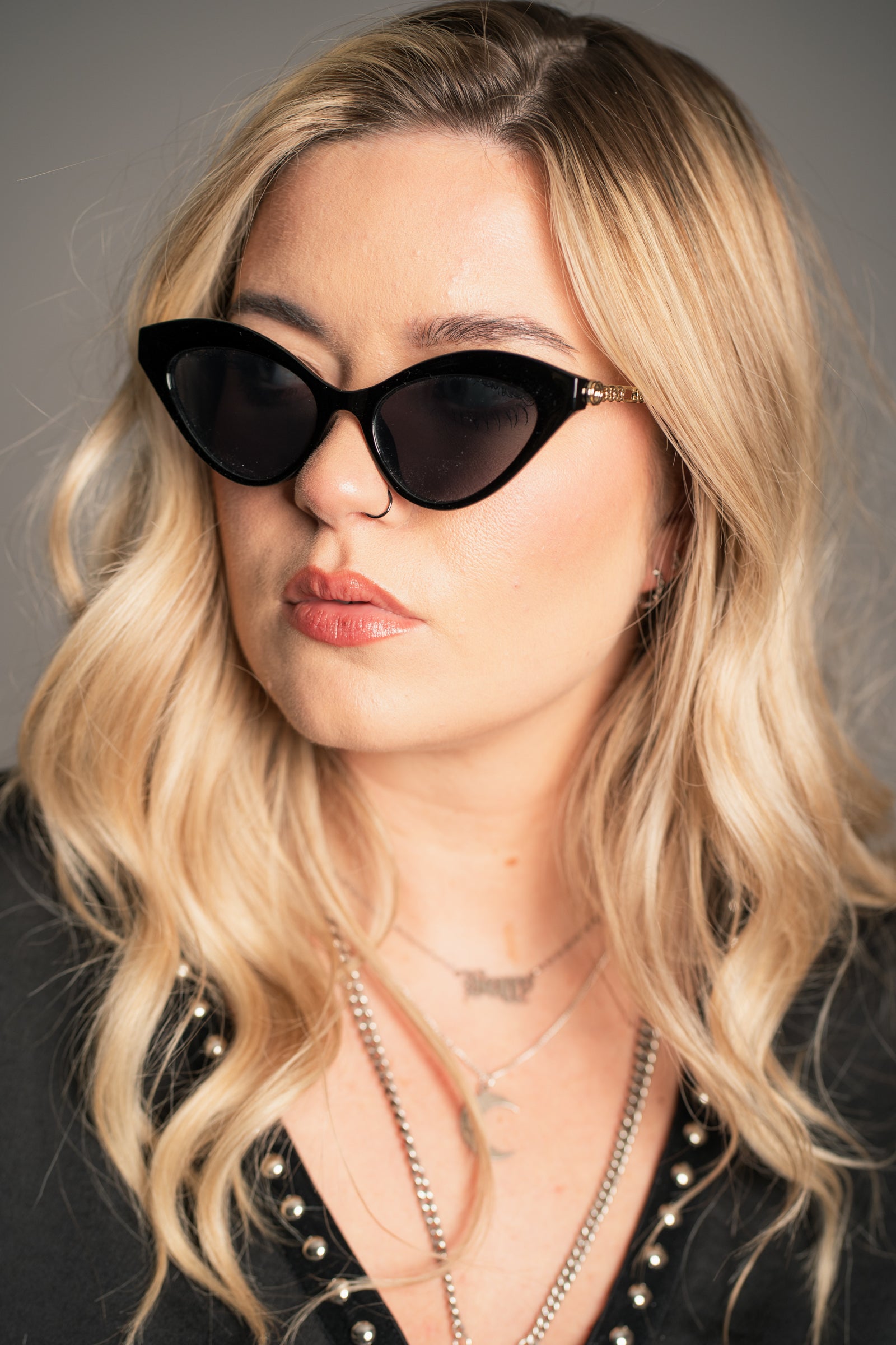 Zoë Cat Eye Chain Arm Sunglasses
