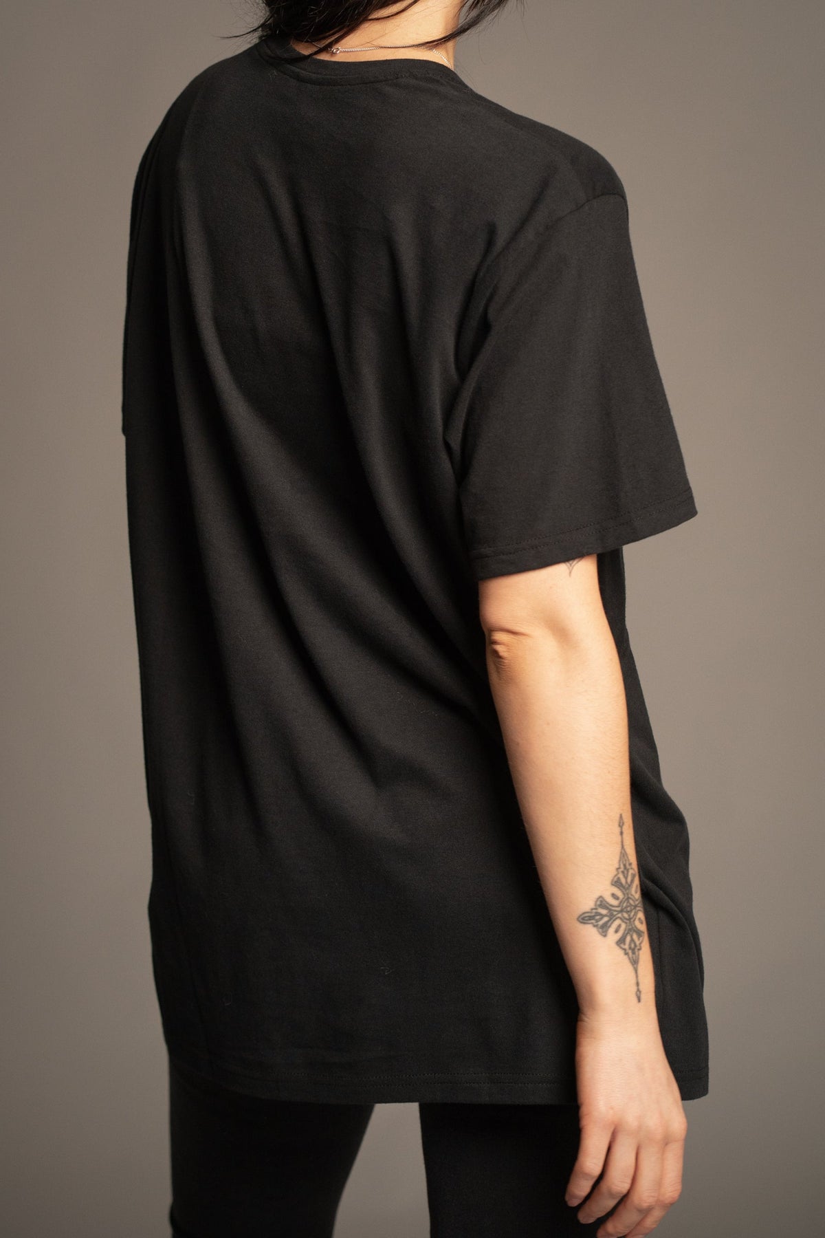 Back view of Fleetwood Mac Wildflower black band T-Shirt