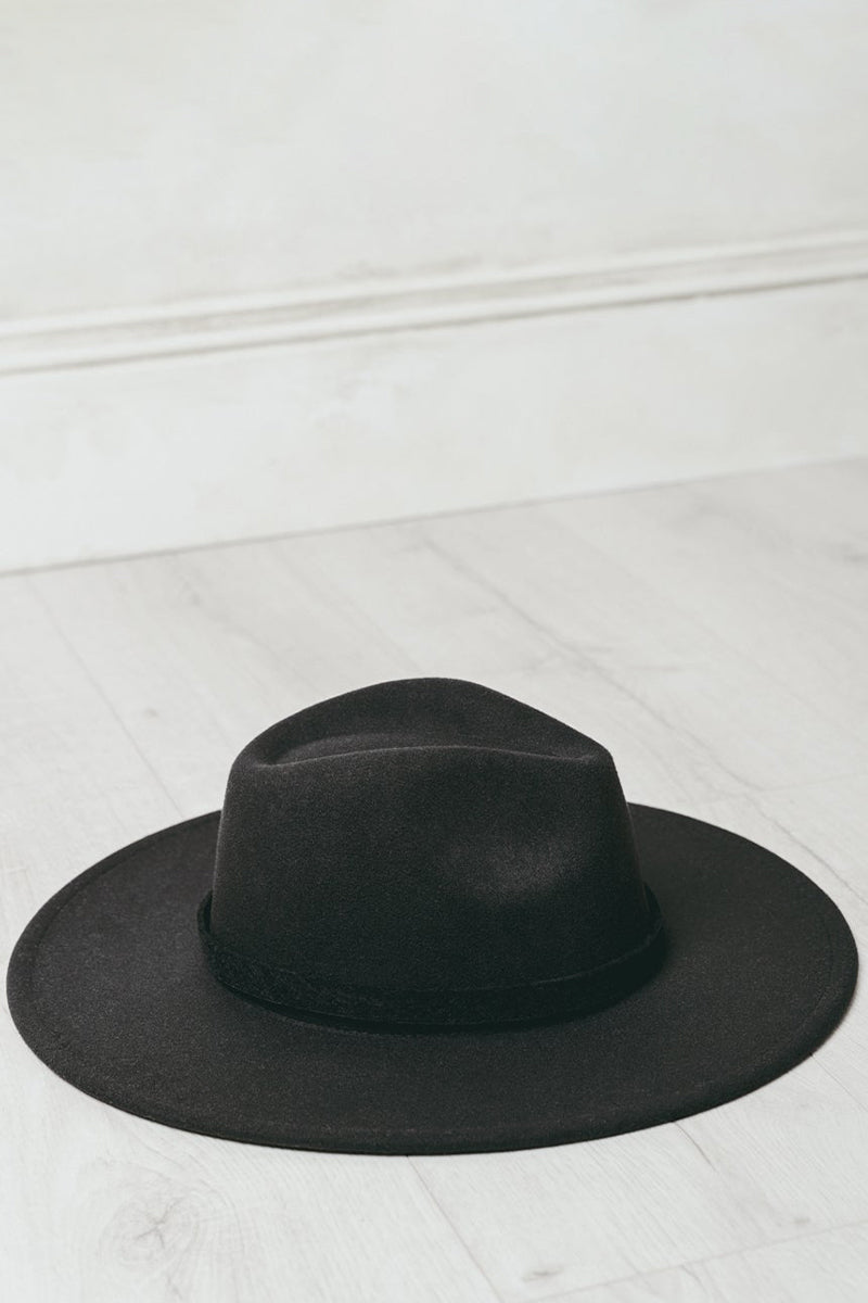 Black Wide Brim Western Buckle Fedora - Black wide brim fedora with silver western buckle hardware